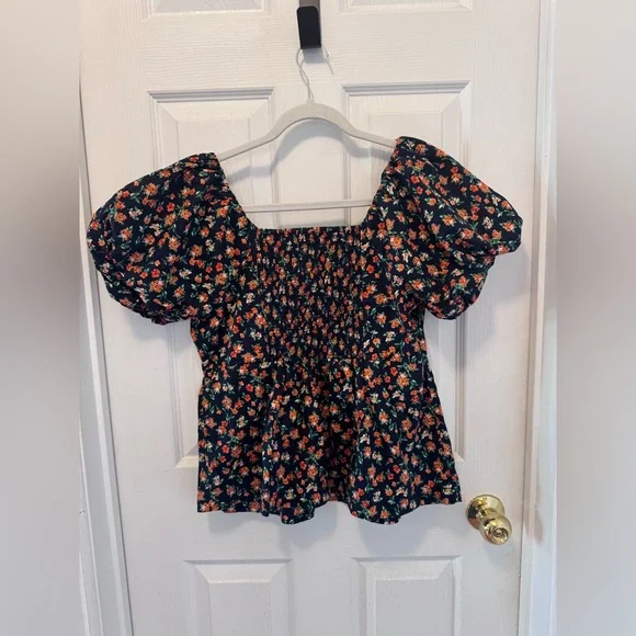 Old Navy Floral Puff Sleeve Peplum Smocked V-neck Top - Picture 4 of 4